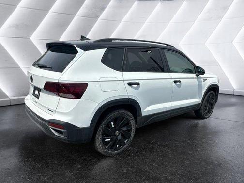 2024 Volkswagen Taos 1.5T SE Black