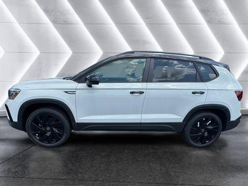 2024 Volkswagen Taos 1.5T SE Black