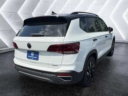 2024 Volkswagen Taos 1.5T SE Black