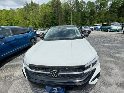 2024 Volkswagen Taos 1.5T SE Black