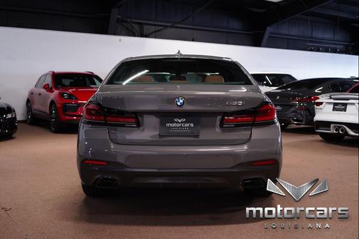 Bernina Grey Amber Effect Metallic 2022 BMW 530 i