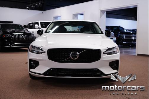2024 Volvo S60 B5 Ultimate Dark Theme