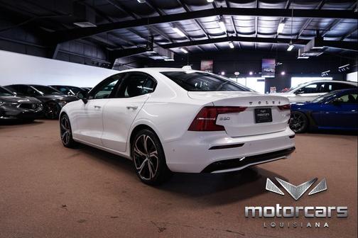2024 Volvo S60 B5 Ultimate Dark Theme