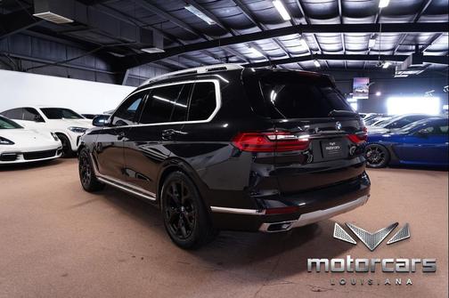 Black Sapphire Metallic 2022 BMW X7 xDrive40i