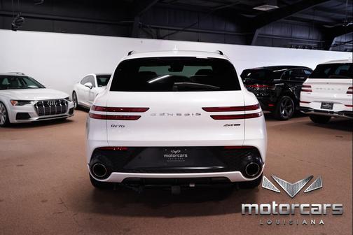 Uyuni White Pearl 2023 Genesis GV70 3.5T AWD Sport