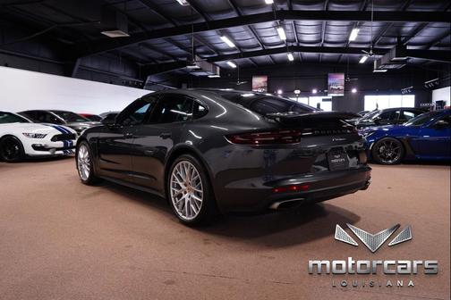 2017 Porsche Panamera 4