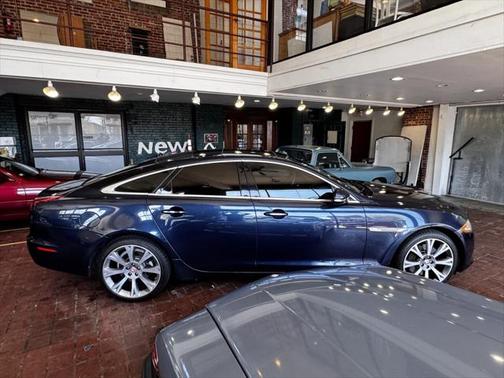 2011 Jaguar XJ Base