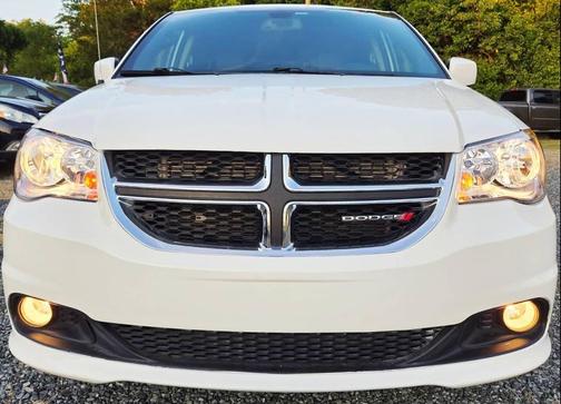 White Knuckle Clearcoat 2019 Dodge Grand Caravan SXT