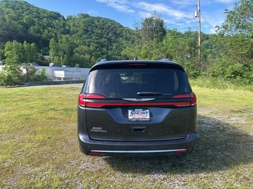 2021 Chrysler Pacifica Touring-L
