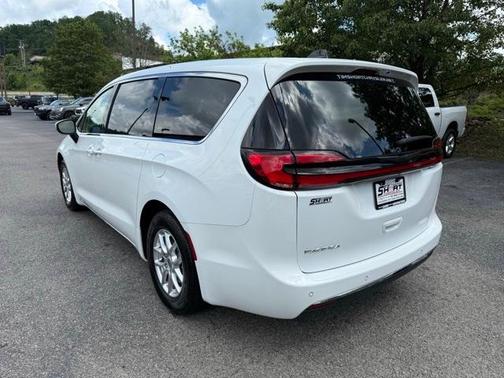 2023 Chrysler Pacifica Touring-L