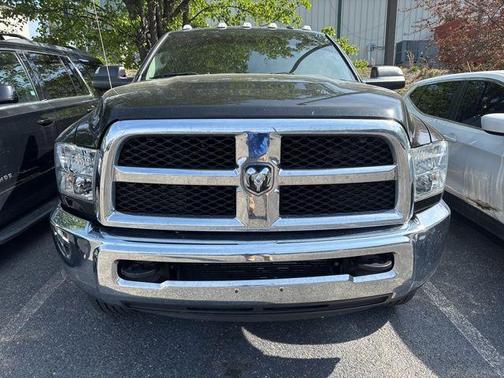Brilliant Black Crystal Pearlcoat 2017 RAM 3500 Tradesman