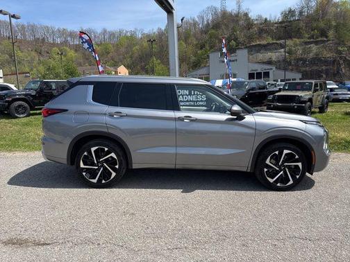 Gray 2024 Mitsubishi Outlander SEL