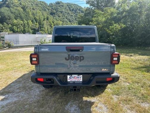 2024 Jeep Gladiator Sport