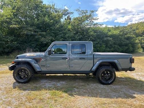 2024 Jeep Gladiator Sport