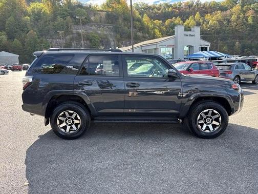 2024 Toyota 4Runner TRD Off Road