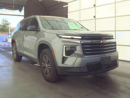 Sterling Gray Metallic 2024 Chevrolet Traverse LT