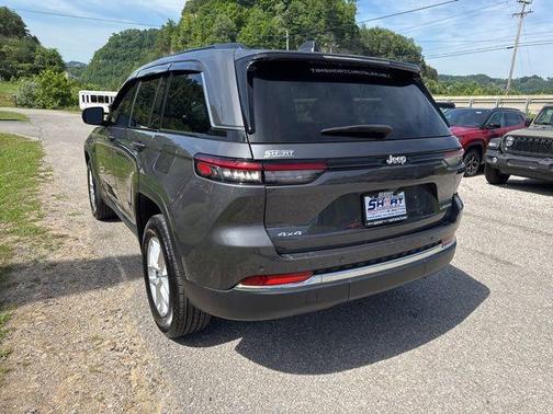 Metallic 2025 Jeep Grand Cherokee Laredo