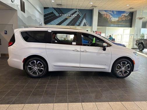 Bright White Clearcoat 2026 Chrysler Pacifica Pinnacle