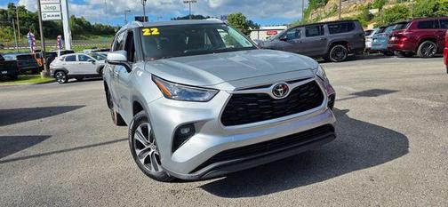 Celestial Silver Metallic 2022 Toyota Highlander XLE