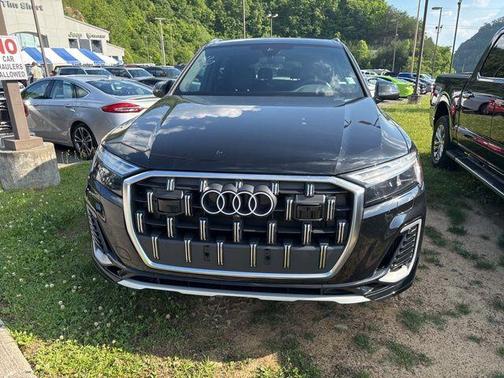 Mythos Black Metallic 2025 Audi Q7 55 Premium Plus