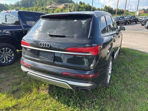 Mythos Black Metallic 2025 Audi Q7 55 Premium Plus