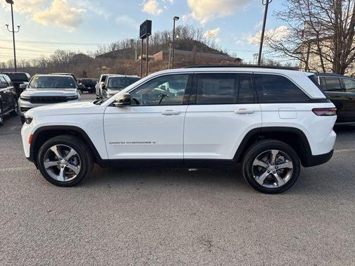 Bright White Clearcoat 2026 Jeep Grand Cherokee Limited