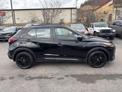 2024 Nissan Kicks SR