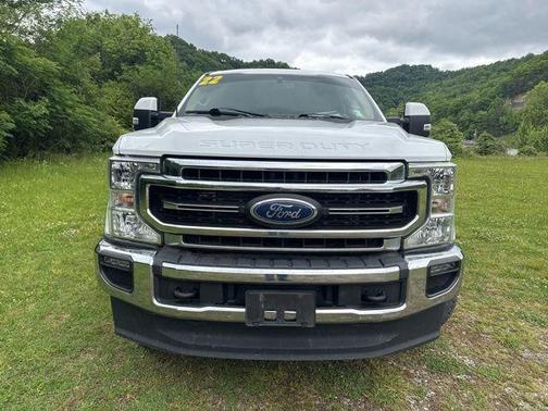 Oxford White 2022 Ford F-350 Lariat Super Duty