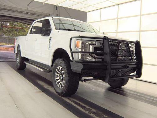 Oxford White 2022 Ford F-350 Lariat Super Duty