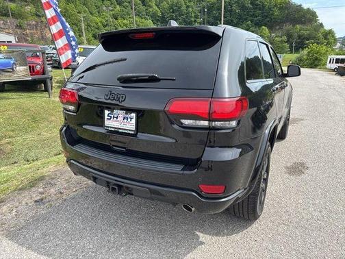 Diamond Black 2017 Jeep Grand Cherokee Altitude