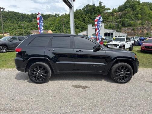 Diamond Black 2017 Jeep Grand Cherokee Altitude