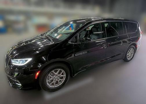 Diamond Black 2025 Chrysler Pacifica Select