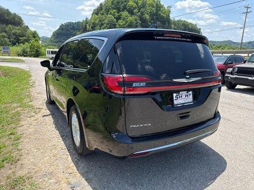 Diamond Black 2025 Chrysler Pacifica Select