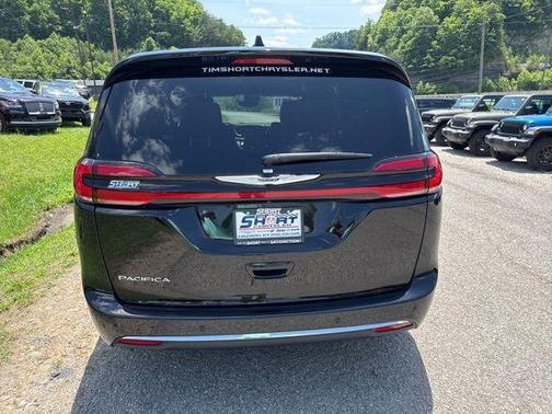 Diamond Black 2025 Chrysler Pacifica Select