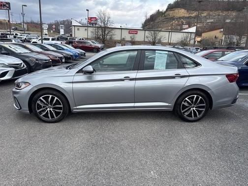 2025 Volkswagen Jetta 1.5T SE