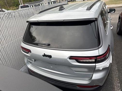 Silver Zynith 2026 Jeep Grand Cherokee L Laredo