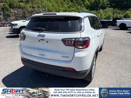 Bright White Clearcoat 2022 Jeep Compass Latitude
