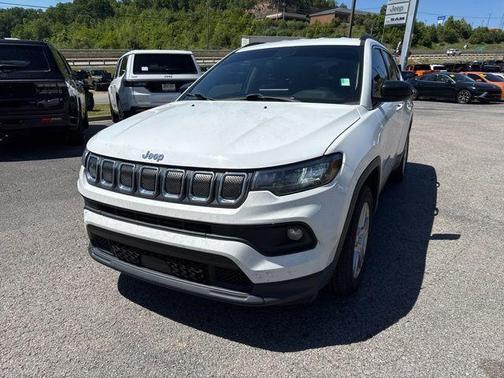 Bright White Clearcoat 2022 Jeep Compass Latitude