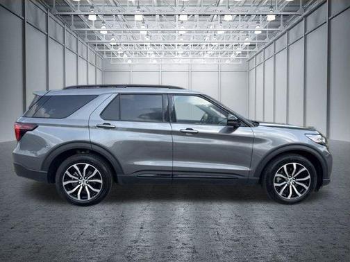 Gray Metallic 2026 Ford Explorer ST-Line