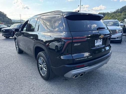 2024 Chevrolet Traverse LT