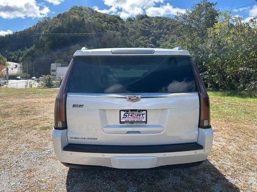 2017 Cadillac Escalade Luxury