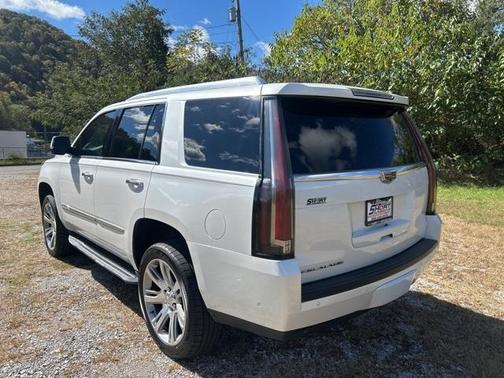 2017 Cadillac Escalade Luxury