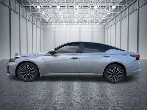 Brilliant Silver Metallic 2023 Nissan Altima 2.5 SV
