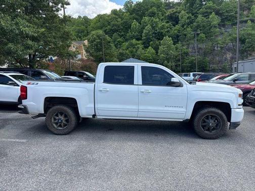 Summit White 2018 Chevrolet Silverado 1500 LT