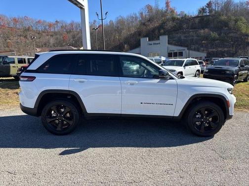Bright White Clearcoat 2025 Jeep Grand Cherokee Limited