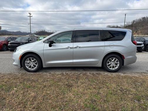 Silver Mist Clearcoat 2026 Chrysler Voyager LX