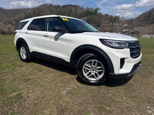 White Metallic 2026 Ford Explorer Active