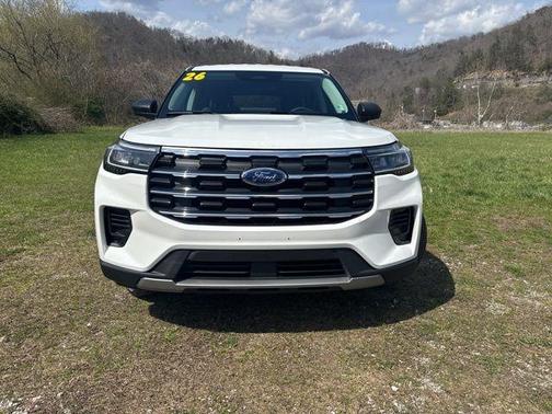 White Metallic 2026 Ford Explorer Active