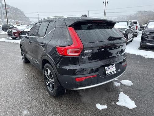 2024 Volvo XC40 B5 Core