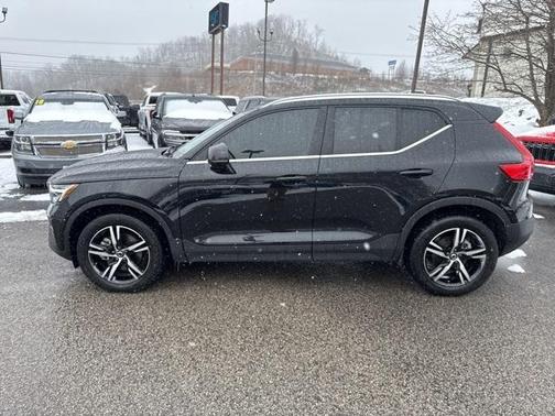 2024 Volvo XC40 B5 Core